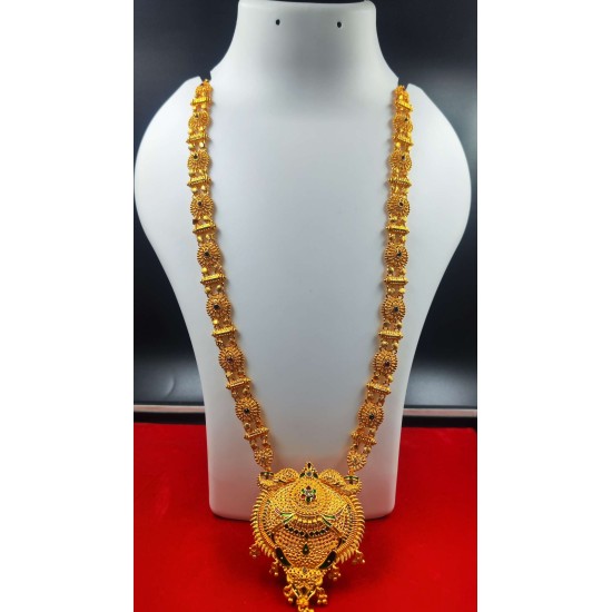 Traditional Gold Temple Necklace with Intricate Pendant Design MH006
