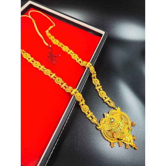 Traditional Gold Temple Necklace with Intricate Pendant Design MH006